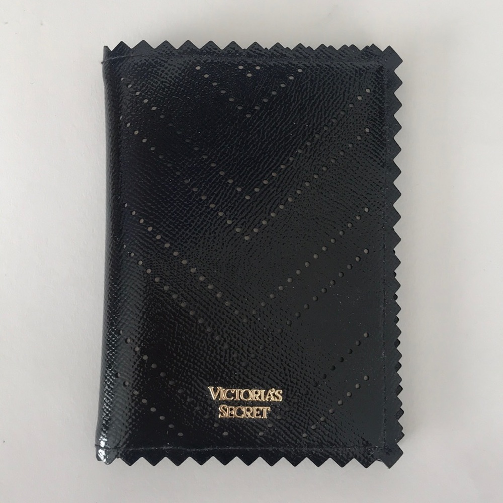 Victoria’s Secret Passport Holder🛩